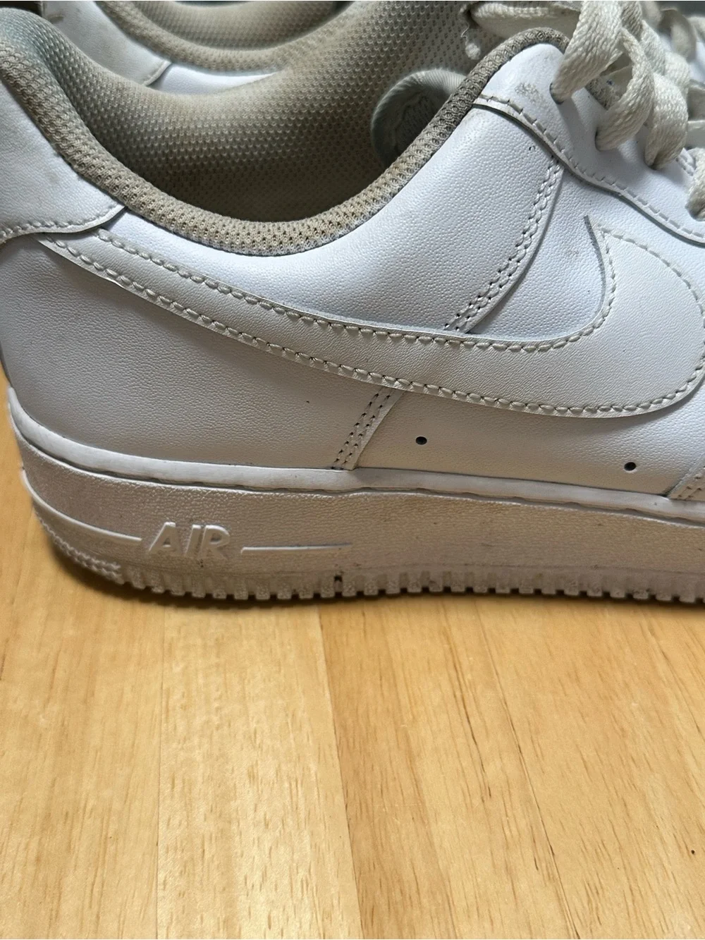 Men’s Nike Air Force AF1 Size 9.5 Swoosh Leather Shoe Sneaker Triple White Low